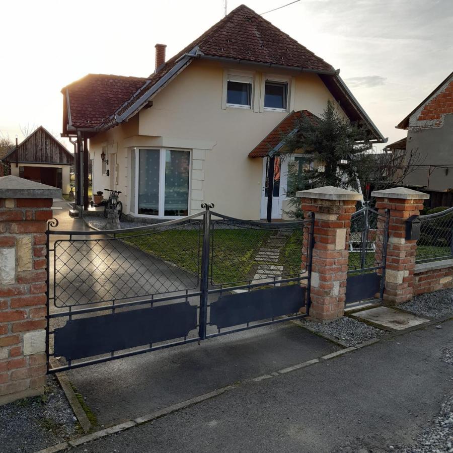 Studio Apartman Lora Lipik Exterior photo